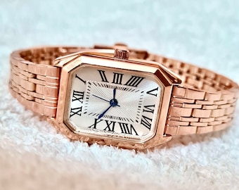 Wrist Watch for Women, Rose Gold Colour, Present for Her, Vintage Design, Adjustable, Stylish, Valentine's Day Gift, Roman Numeric Design