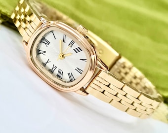 Reloj de pulsera para mujer, regalo para ella, color dorado, diseño vintage, banda ajustable, esfera blanca, regalo de San Valentín, genial, número romano