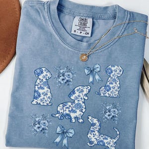 Dackel Shirt, Comfort Farben Dackel Shirt, Hund Mama Geschenk, Doxie Mama Shirt, Hundeliebhaber T-Shirt, Chinoiserie Shirt, Doxie Mama Geschenk, Toile Tee