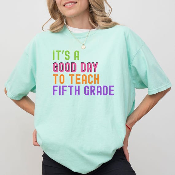 Back To School 5th Grade Teacher Shirt For Women,It's A Good...