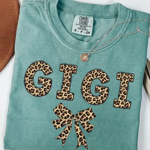 Comfort Colors® Gigi Shirt, Leopard Print Gigi T-shirt, New Grandma Gift, Pregnancy Reveal, Grandma Mimi Gigi Tee, Mother&#39;s Day Gift