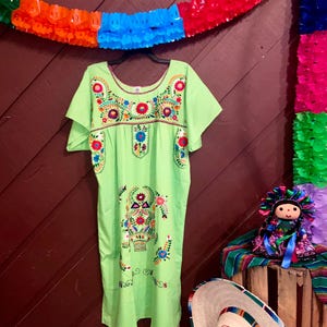 Mexikanisches besticktes Kleid // Vestido bordado mexicano