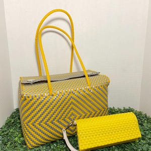 Boxed Recycled Plastic Handbag // Bolsa de plastico reciclado cuadrada