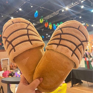 Pantuflas de Concha Café - Conchunflas // Chinelos Concha Marrom - presente