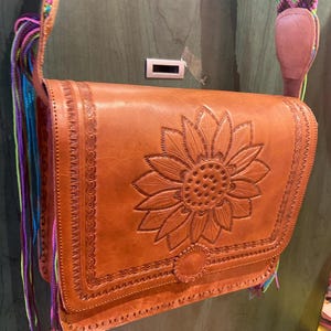 ハンドメイドレザーひまわりバッグ//Bolsa de piel de girasol echa a mano