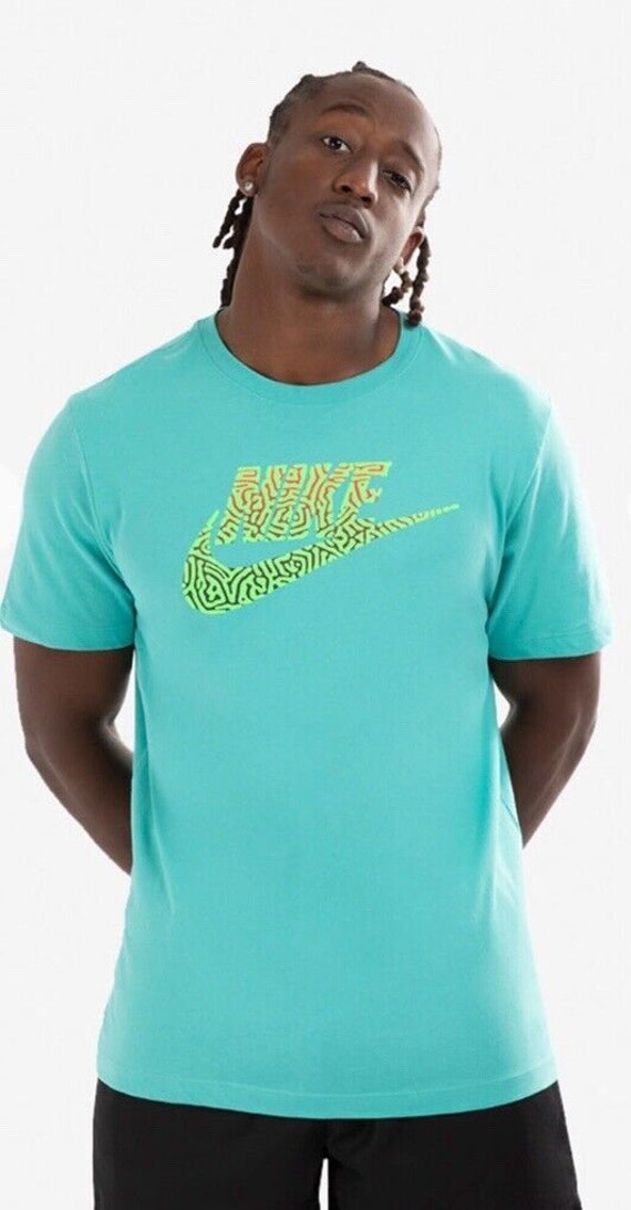 Nike tee shirt for men Medium. (M)