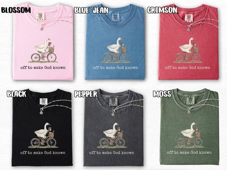 Puede incluir: Seis camisetas en varios colores: blossom, blue jean, crimson, black, pepper y moss. Cada camiseta presenta un dibujo de un ganso en bicicleta con el texto "off to make God known".