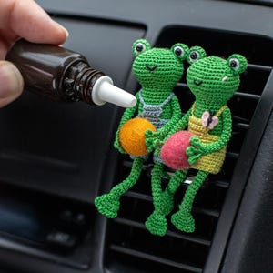 Crochet Frog Car Vent Clip: Aromatherapy Diffuser, Car Decor