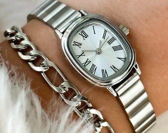 Armbanduhr, Retro-Modell, minimales ovales Gehäuse, Silberarmband, Damenarmbanduhr mit römischen Ziffern, stilvolles und elegantes Geschenk, besonderes Geschenk für sie