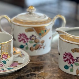 Vintage Mottahedeh Vista Alegre  Lowestoft Rose  Porcelain Creamer  and Sugar Pot with Lid, Cup and Saucer.