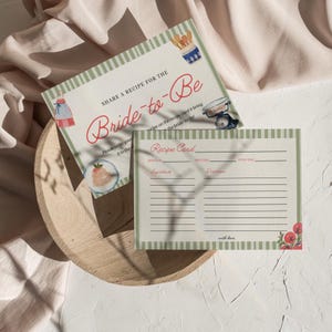 K&ouml;nnte beinhalten: Zwei Rezeptkarten mit Vintage-Design. Eine Karte tr&auml;gt die Aufschrift "Bride-to-Be" in roter Schrift. Die andere Karte ist eine Rezeptkarte mit Linien f&uuml;r Zutaten und Anweisungen. Beide Karten haben einen gr&uuml;n gestreiften Rand und Aquarellillustrationen.