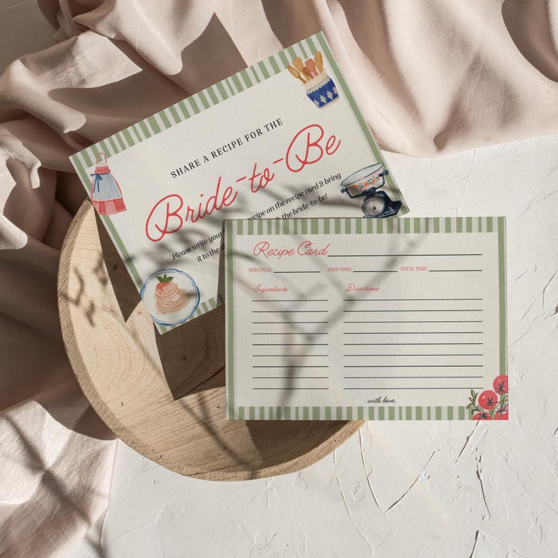 K&ouml;nnte beinhalten: Zwei Rezeptkarten mit Vintage-Design. Eine Karte tr&auml;gt die Aufschrift "Bride-to-Be" in roter Schrift. Die andere Karte ist eine Rezeptkarte mit Linien f&uuml;r Zutaten und Anweisungen. Beide Karten haben einen gr&uuml;n gestreiften Rand und Aquarellillustrationen.