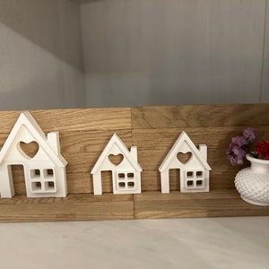 Heart houses on oak wood, vase with dried flowers, , Keraflott, Raysin 200,