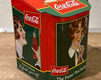 Beber Coca Cola Lata Contenedor Vintage Mujer Bebiendo Refrescarse Almacenamiento