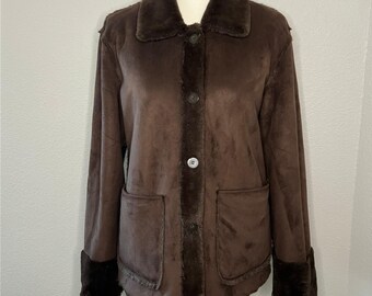 Chaqueta reversible de ante y pelo sintético Brandon Thomas para mujer, talla S, color marrón, con bolsillos, ideal para el invierno.