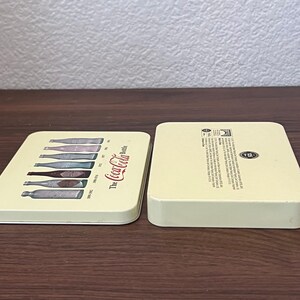 Lata de Coca Cola en forma de botella, 2010, naipes de colección Bicycle, VACÍO imagen 7