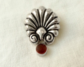 Vintage Sterling Silver Fluted Shell and Carnelian Cabochon Brooch or Pendant