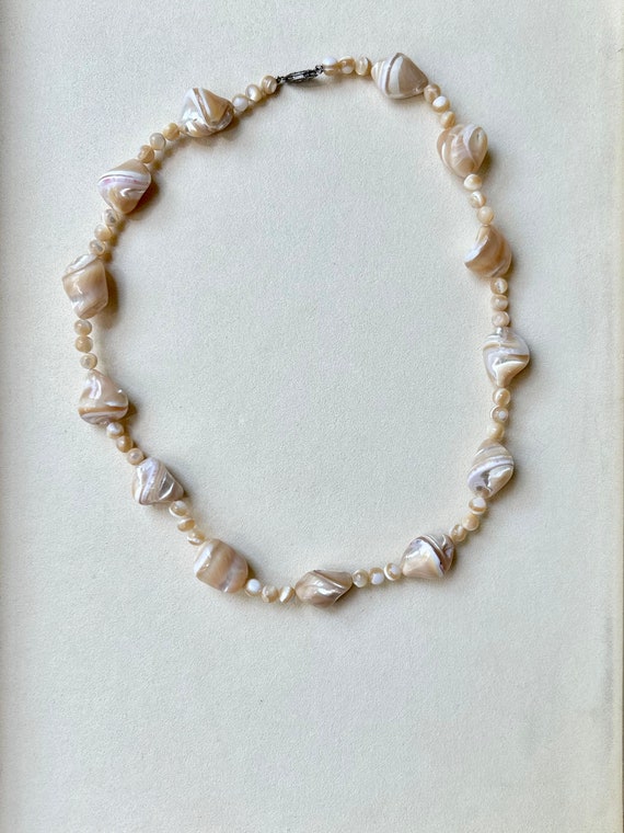 Vintage Beaded Mother of Pearl Shell Necklace