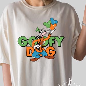 T-shirt couleurs confort chien loufoque I T-shirt dessin animé idiot I Cadeau graphique Disney rigolo pour lui ou elle