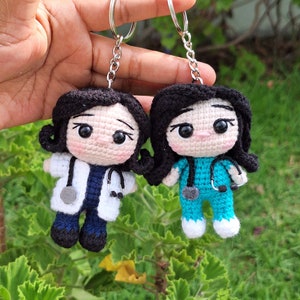 Female doctor keychain pattern in English