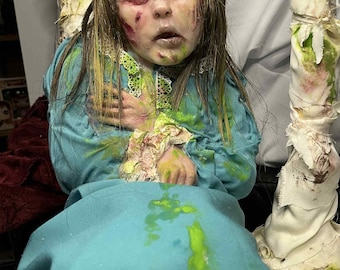 Tribute The Exorcist Regan Display Figure