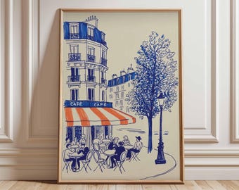 Puede incluir: Una impresión artística enmarcada que representa una escena de café parisino. La ilustración presenta un edificio con techo azul, un toldo a rayas naranja y blanco, y personas sentadas en mesas. La palabra "CAFE" es visible.