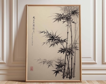 Puede incluir: Obra de arte enmarcada que presenta una pintura tradicional asiática con tinta de bambú. La obra es principalmente en blanco y negro, con un fondo beige. El marco es de color marrón claro. La obra incluye caligrafía asiática y un sello rojo.