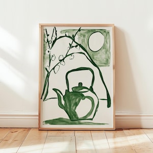 Puede incluir: Una lámina de arte enmarcada que presenta una ilustración a tinta de color verde oscuro de una tetera centrada bajo una rama curva con pequeñas flores. Un círculo verde sólido que representa la luna se sitúa en la esquina superior derecha sobre un fondo crema.