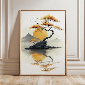 Op de afbeelding: Een ingelijste aquarelprint van een serene landschap met een bonsai boom met oranje bladeren, een grote gele zon en bergen. De boom en de zon weerspiegelen in het water beneden, met vogels die erboven vliegen.