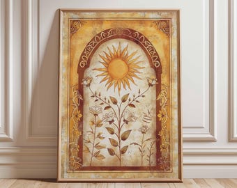 Könnte beinhalten: Gerahmter Kunstdruck mit einem Sonnendesign in einem Torbogen, mit floralen und botanischen Elementen. Das Kunstwerk verwendet eine warme Farbpalette aus Gelb-, Braun- und Cremetönen und erzeugt eine Vintage- oder Boho-Ästhetik. Der Rahmen ist hellbraun.
