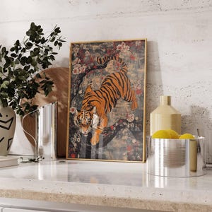 Tiger i blom – Fantastisk tigerkonstverk, natur- och tigerillustration, konst av vildkatt och körsbärsblommor, japanskinspirerat djurtryck bild 4