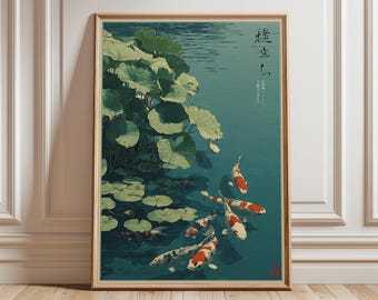 Può includere: Stampa artistica incorniciata con una serena scena di stagno con pesci koi e ninfee. L'opera d'arte ha un'estetica giapponese, con una tavolozza di colori verde e verde acqua. I pesci koi sono bianchi con segni arancioni.