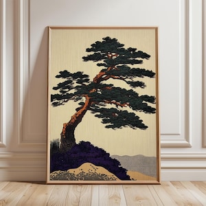 Könnte beinhalten: Gerahmter Kunstdruck mit einer stilisierten Illustration eines Kiefernbaums. Der Baum hat dunkelgrünes Laub und einen rotbraunen Stamm, vor einem cremefarbenen Hintergrund. Das Kunstwerk ist in einem hellbraunen Holzrahmen gerahmt.
