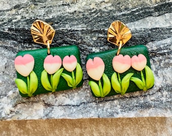 Pendientes de tulipán de arcilla polimérica, pendientes colgantes botánicos, chapados en oro de 14 quilates.