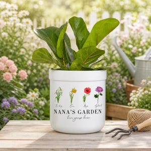 Custom Name Gold Plant Pot, Personalized Ceramic Flower Planter, Modern Indoor Planter Gift for Mother’s Day