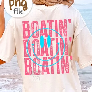 Boatin&#39; PNG / スマイル ボート T シャツ png 昇華デザイン、ディストレスト ボート ベイビー png、オーシャン ボート png ダウンロード / ボート サマー png dtf dtg