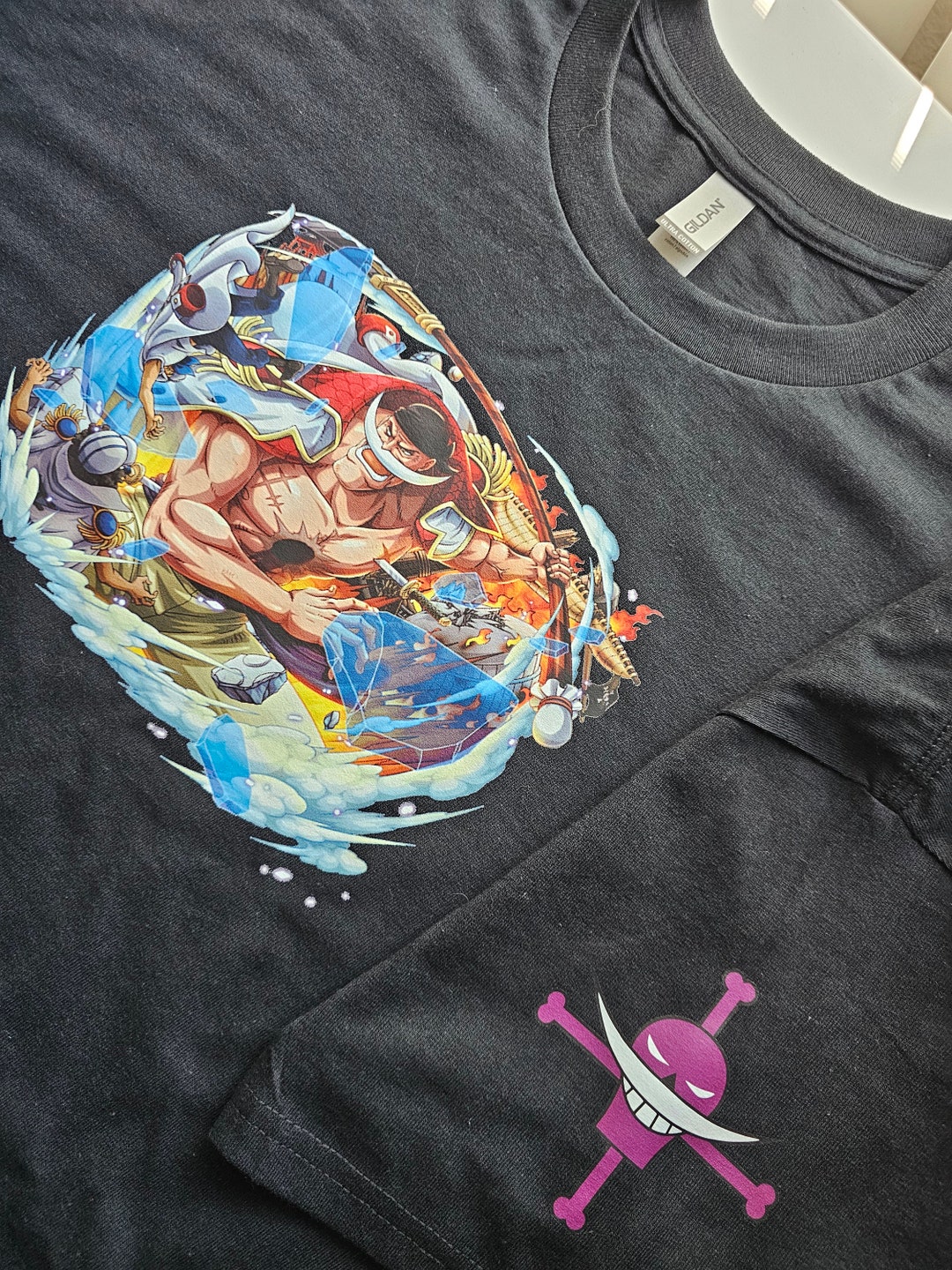 One Piece Whitebeard Flag T-Shirt Nerd in Diversi Colori