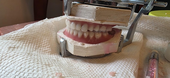 Costume dental acrylic art