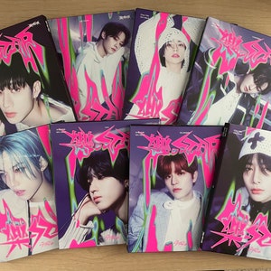 OPENED Official Stray Kids Rock Star Album-Postcard ver.