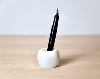 Minimalist & Elegant Pen Holder - Modern Sleek Japandi Stand - Low Profile Office Accessories - Perfect Gift for Students and Professionals
