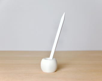 Modern Apple Pencil Holder - Minimal iPad Pen Stand - Elegant Tablet Pen Stand - Low Profile Office Accessories - Perfect Gift for Students