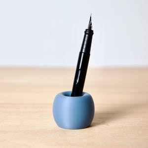Minimal & Sleek Pen Holder - Modern Elegant Japandi Stand - Low Profile Office Accessories - Perfect Gift for Students and Professionals