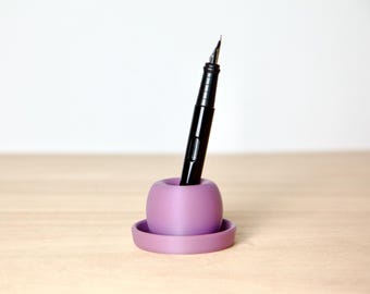 Minimal & Sleek Pen Holder - Modern Elegant Japandi Stand x Tray - Low Profile Office Accessory - Perfect Gift for Students or Professionals