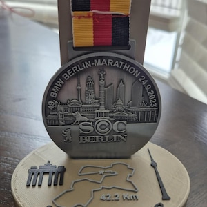Berlin Marathon Race Medal Display - Marathoner Gift - Medal Collection Organizer