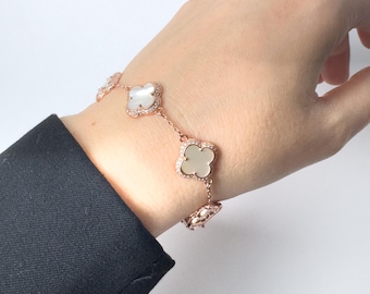 マザーオブパールフラワーブレスレット（925スターリングシルバーローズゴールド）、ミニマルで繊細なブレスレット、女性へのさりげないラグジュアリージュエリーギフト