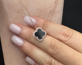 ゴールドメッキのブラックオニキスクローバーネックレス、CZ付き