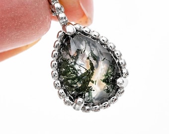 Collar con colgante de lágrima de ágata musgosa en plata de ley 925, pequeño y delicado colgante de piedra verde, regalo inspirado en la naturaleza para ella.