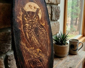 Arte de pared con rebanadas de madera de búho grabadas con láser / Decoración con bordes quemados