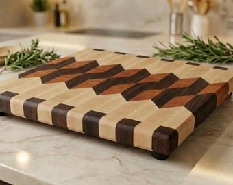Tabla de quesos con diseño geométrico: bandeja de madera noble hecha a mano
