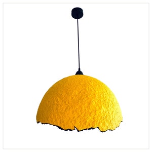 Lampe en papier mâché, lampe faite main, suspension en papier mâché